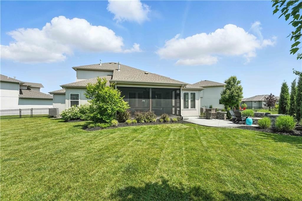Photo 32 of 57 - 16632 S Schweiger Drive