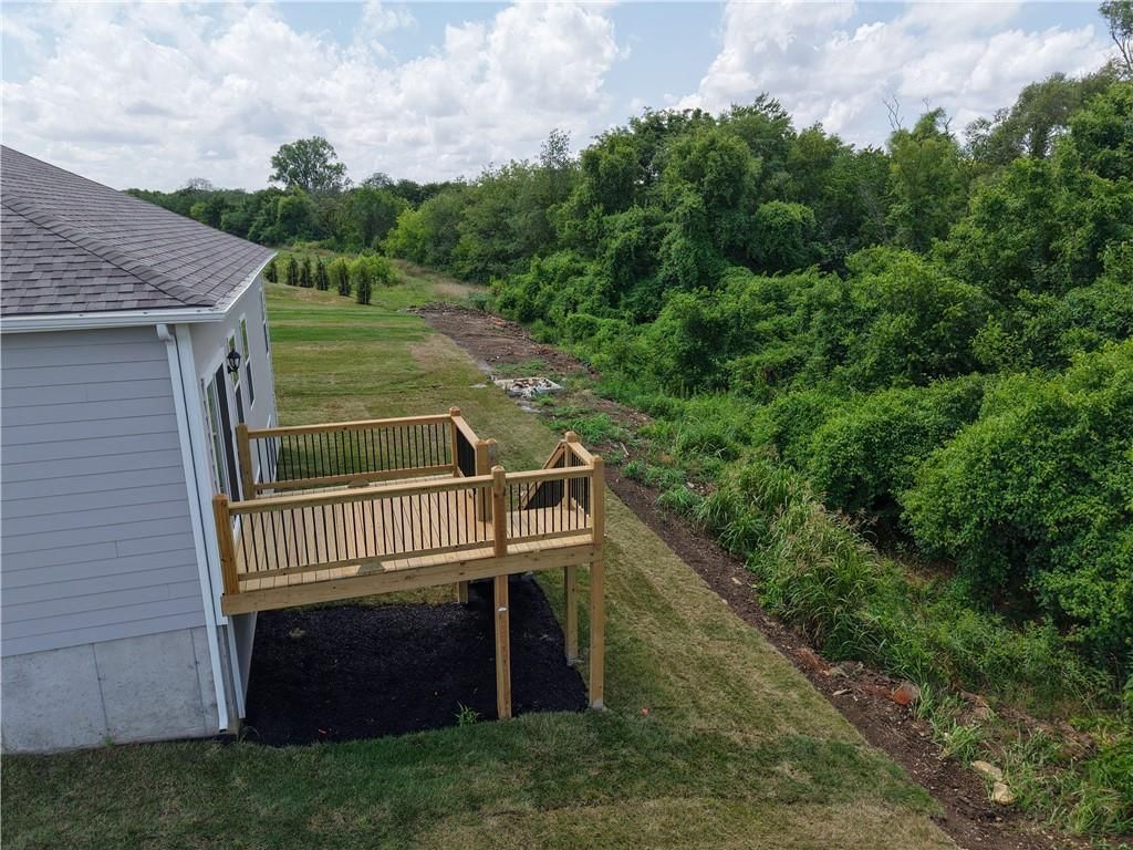Photo 3 of 29 - 2114 Creek View Lane