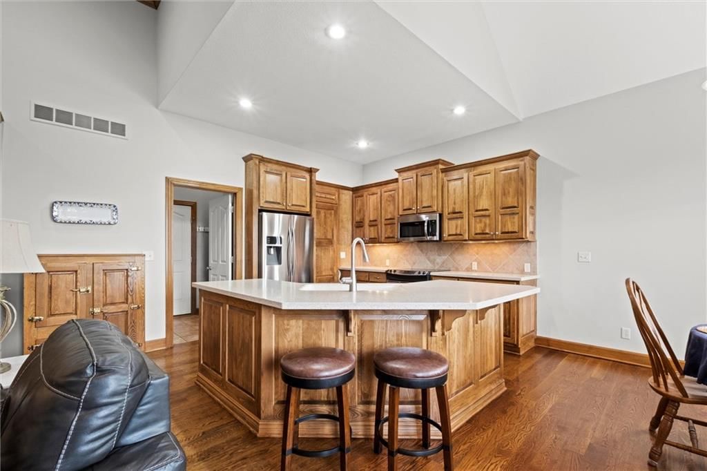 Photo 6 of 41 - 19004 W 98TH Terrace