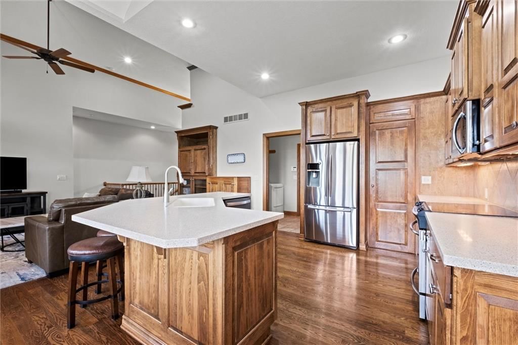 Photo 9 of 41 - 19004 W 98TH Terrace