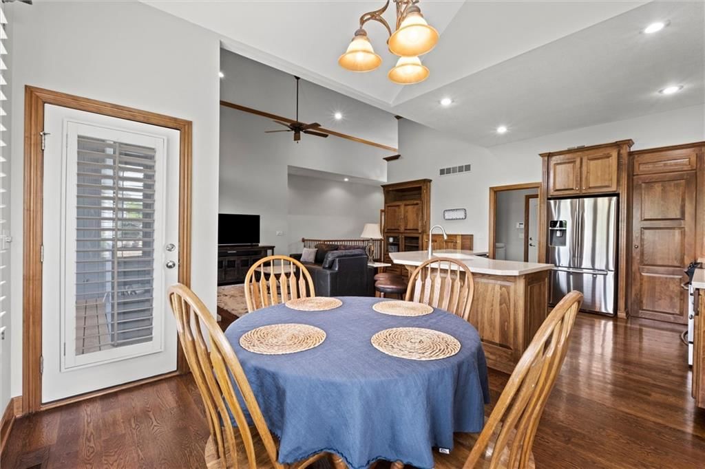 Photo 10 of 41 - 19004 W 98TH Terrace
