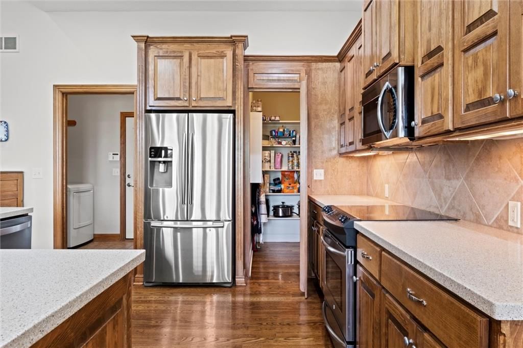 Photo 11 of 41 - 19004 W 98TH Terrace