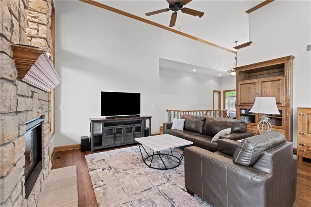 Photo 12 of 41 - 19004 W 98TH Terrace
