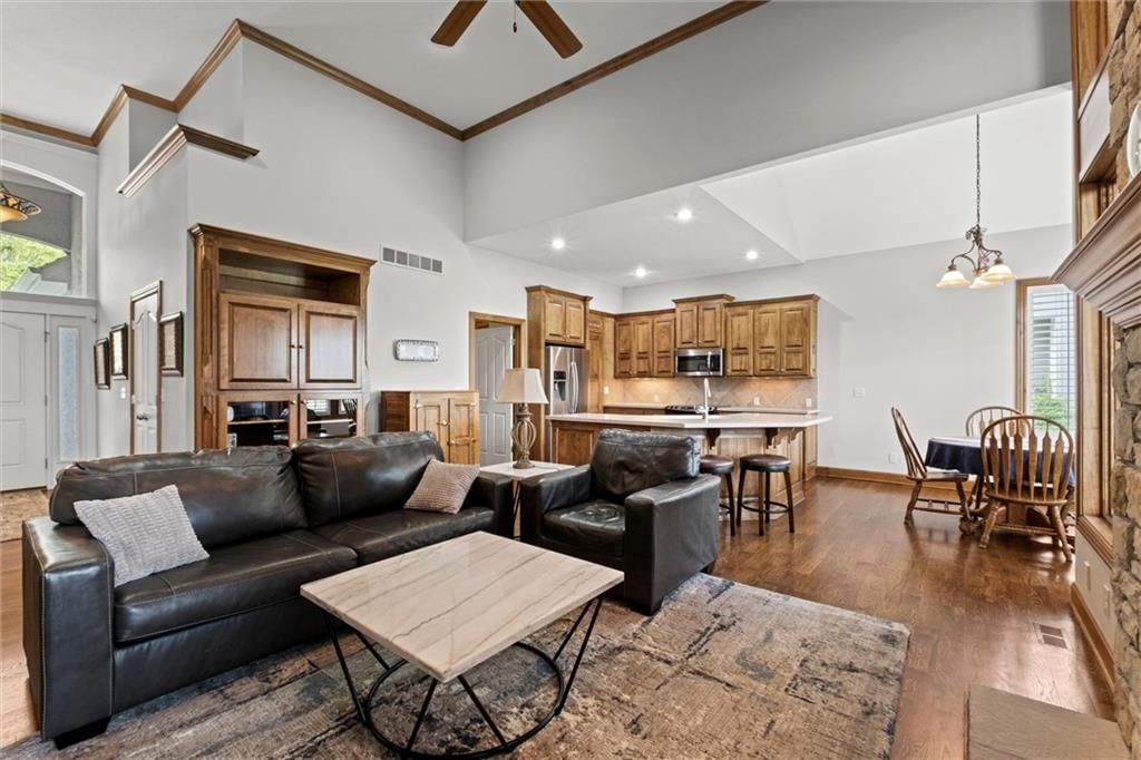 Photo 13 of 41 - 19004 W 98TH Terrace