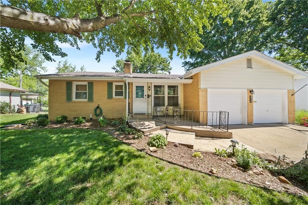 810 SW Pleasant Drive — photo 1