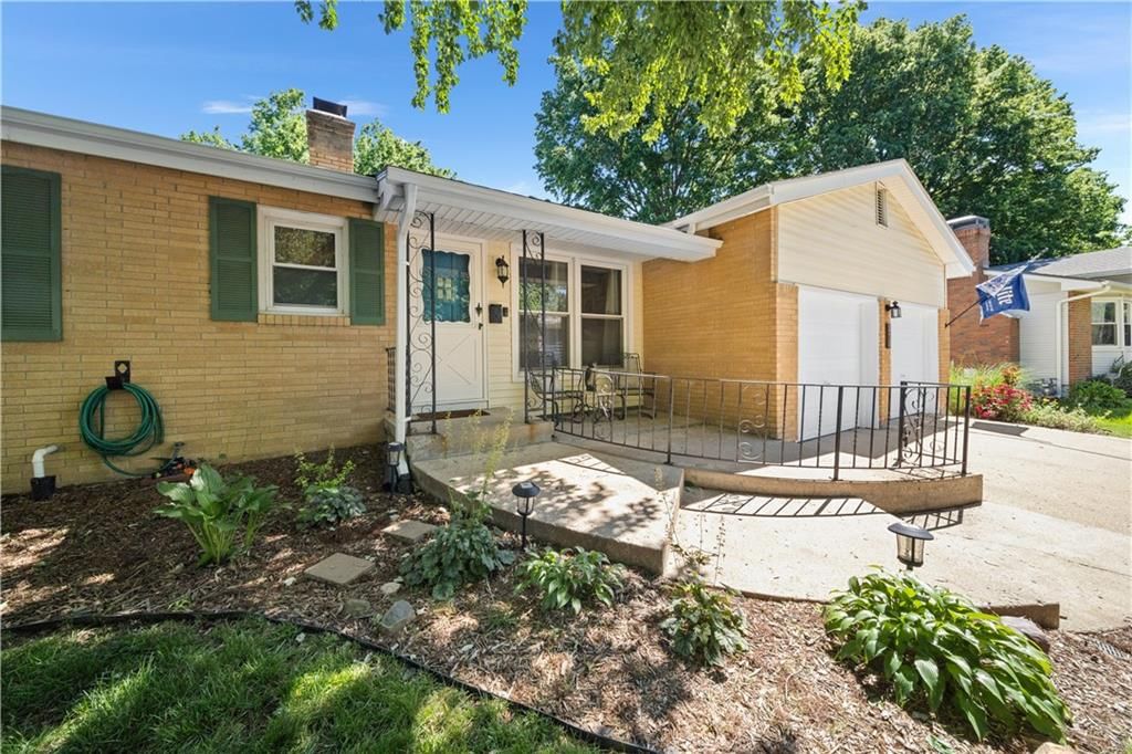 810 SW Pleasant Drive — photo 2
