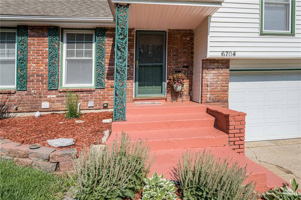 6704 N Garfield Street — photo 3