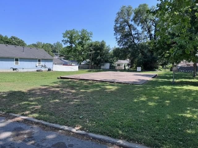 219 Pottawatomie Street — photo 2