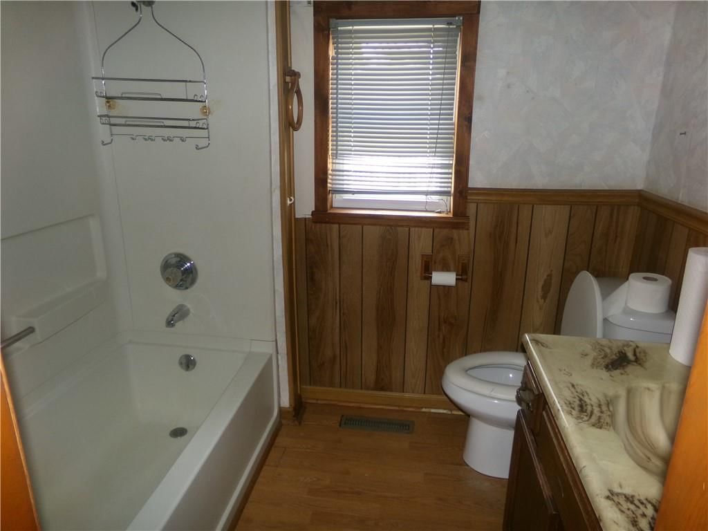 304 E Sixth Street — photo 9