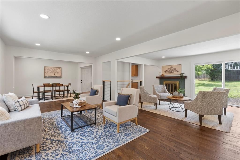 1104 W 100th Terrace — photo 4