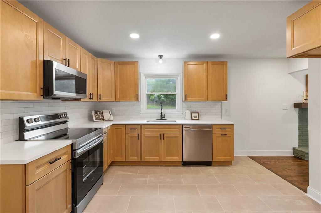 1104 W 100th Terrace — photo 8