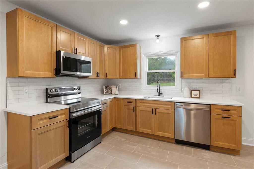 1104 W 100th Terrace — photo 11
