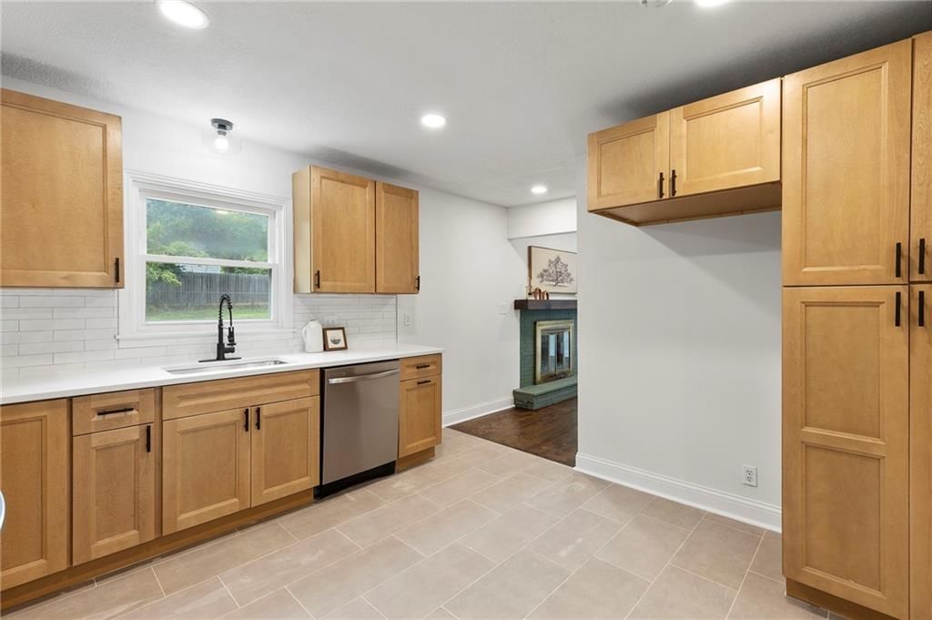 1104 W 100th Terrace — photo 12