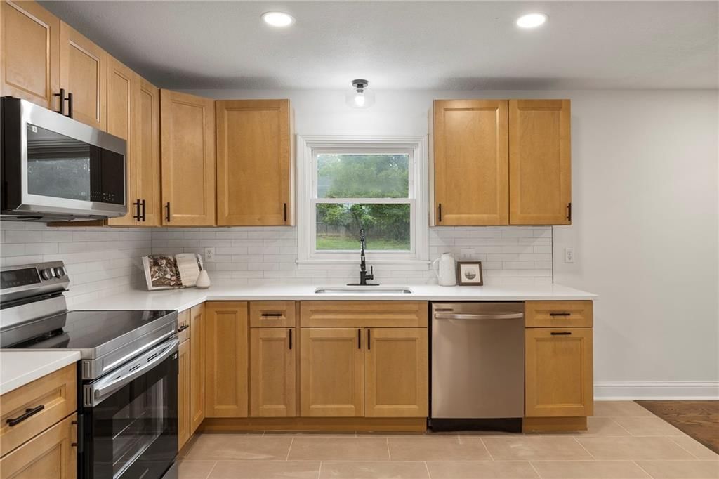 1104 W 100th Terrace — photo 13