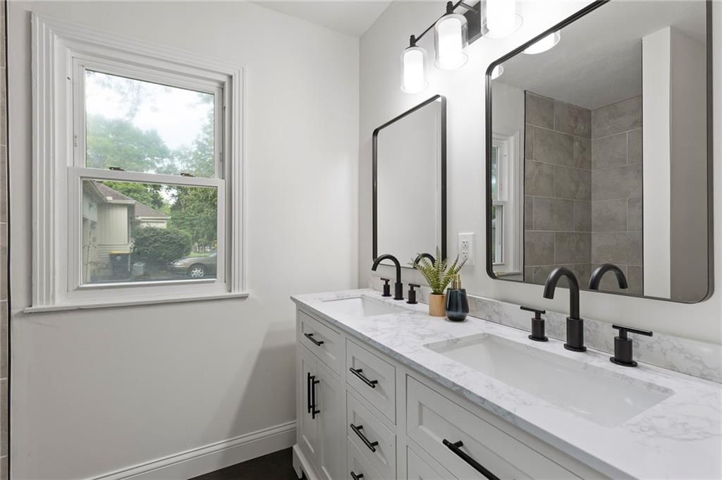 1104 W 100th Terrace — photo 18