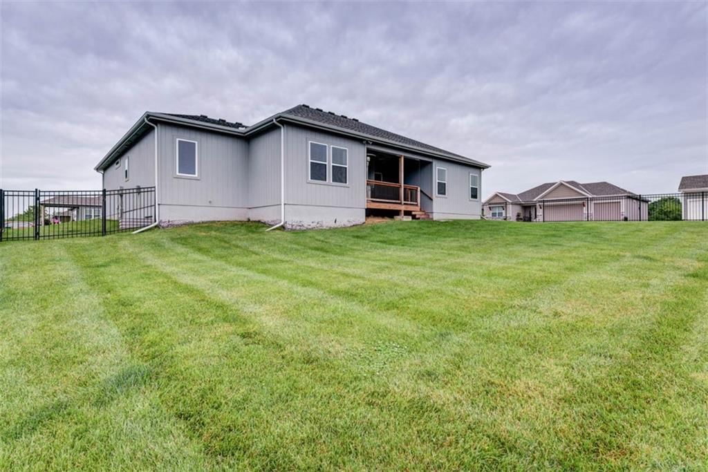 7495 NW Douglas Court — photo 47