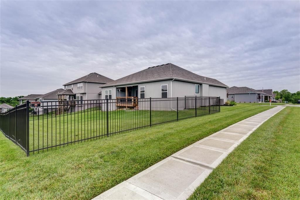 7495 NW Douglas Court — photo 49