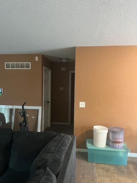 Photo 5 of 8 - 2216 Chanticleer Street