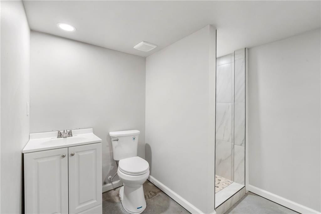 2815 E 33rd Street — photo 11