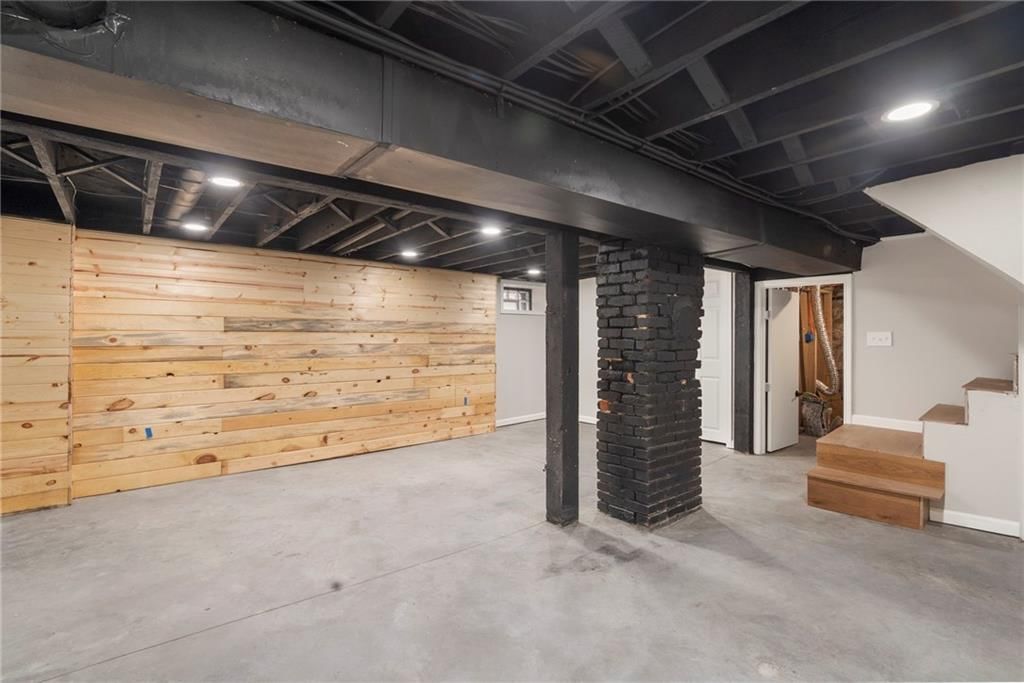 2815 E 33rd Street — photo 23