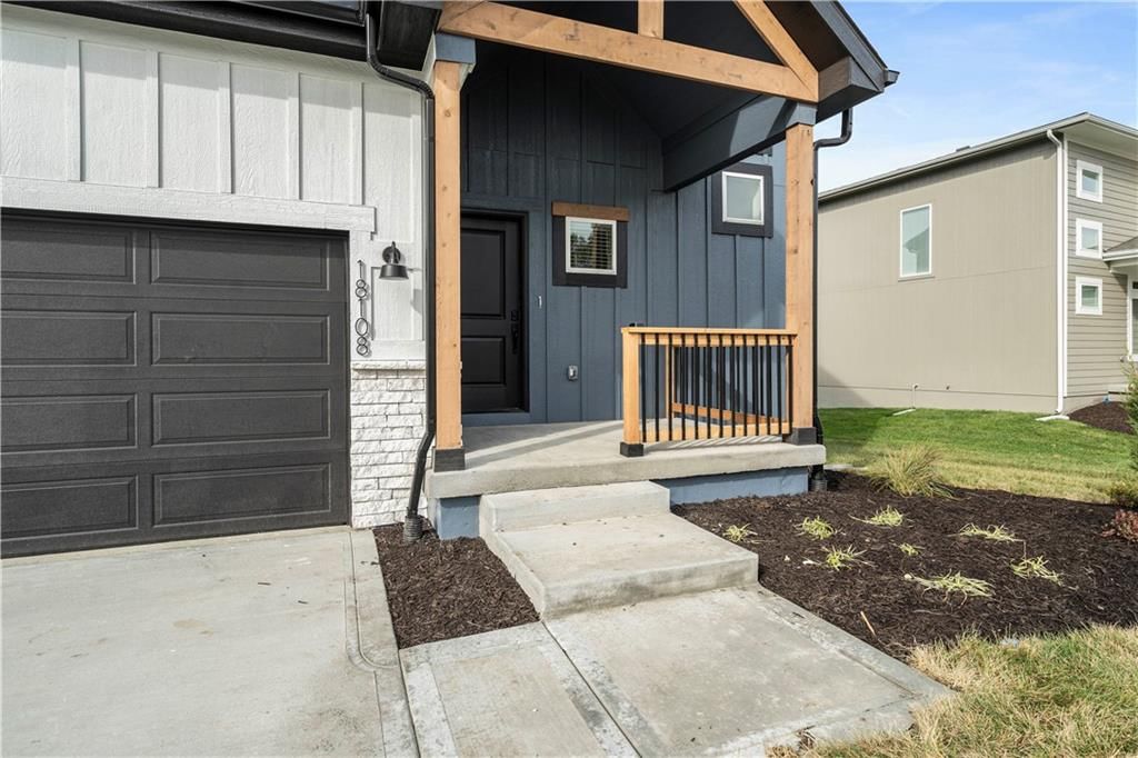 Photo 4 of 41 - 502 Woodview Drive