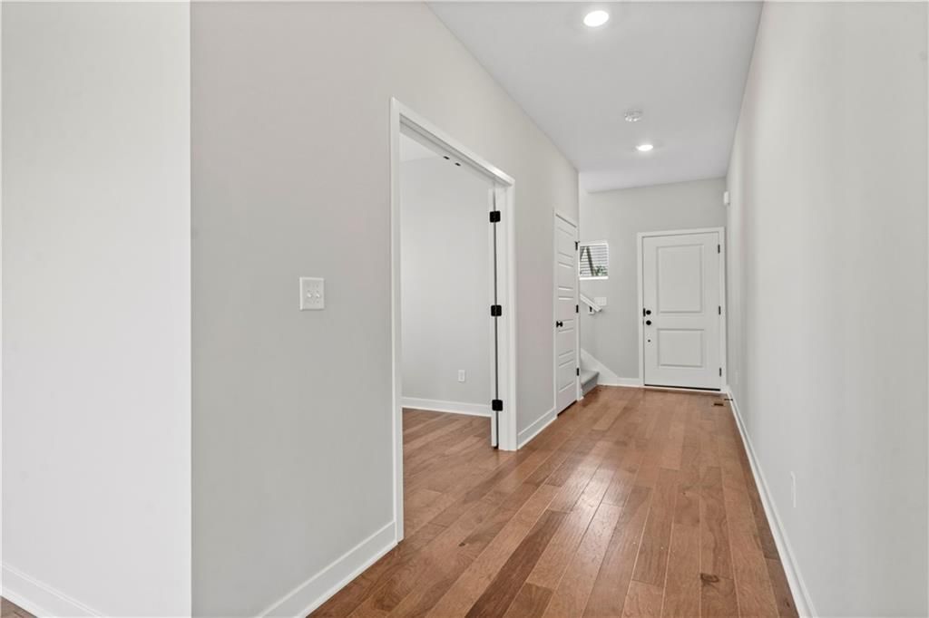 Photo 6 of 41 - 502 Woodview Drive