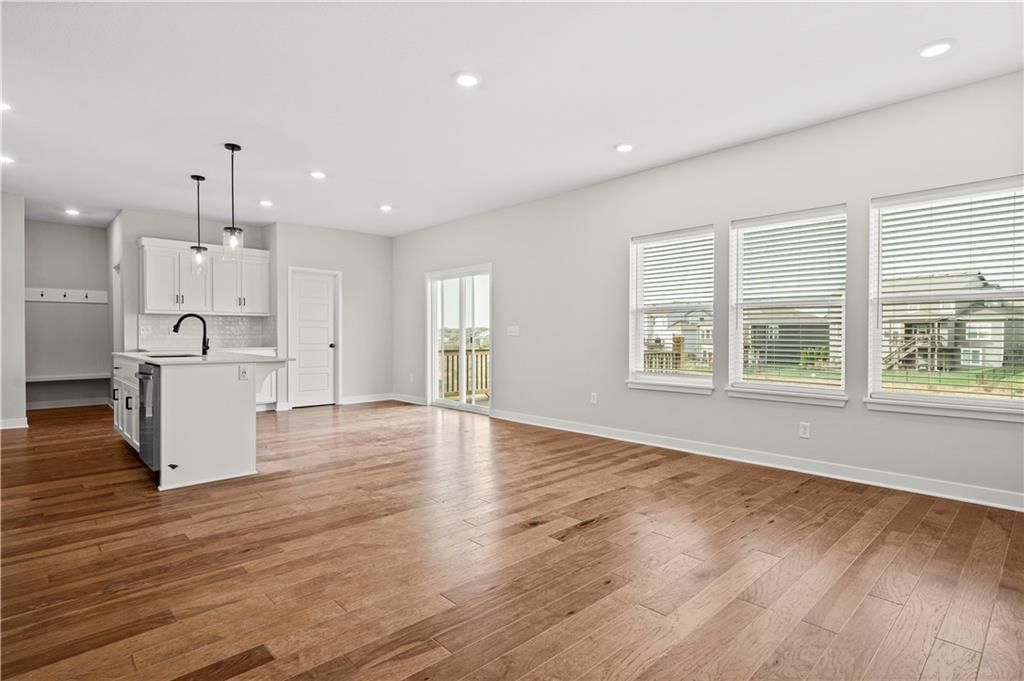 Photo 14 of 41 - 502 Woodview Drive