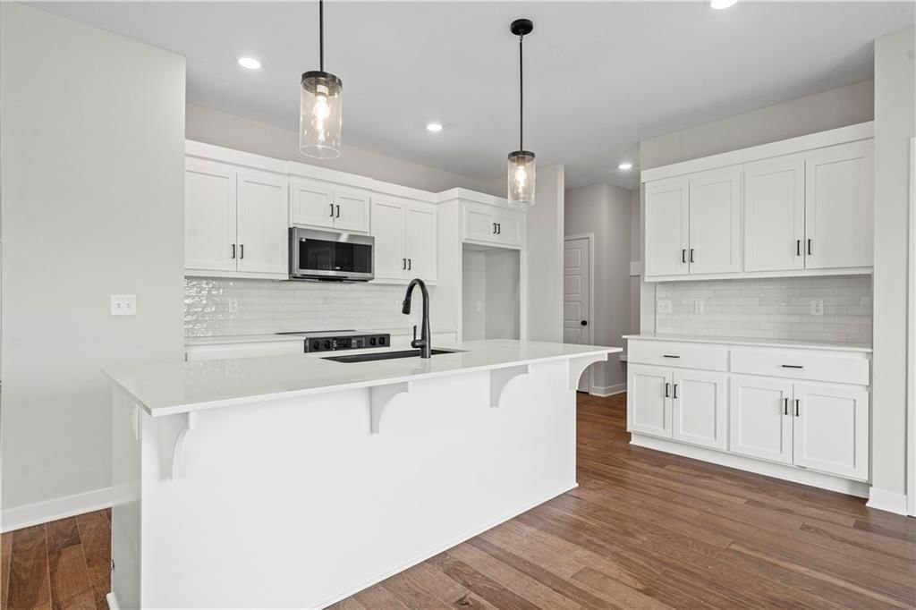 Photo 18 of 41 - 502 Woodview Drive