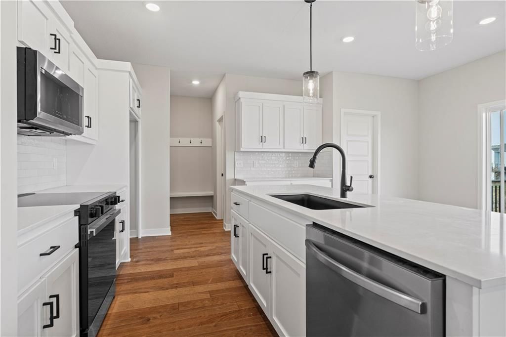 Photo 20 of 41 - 502 Woodview Drive