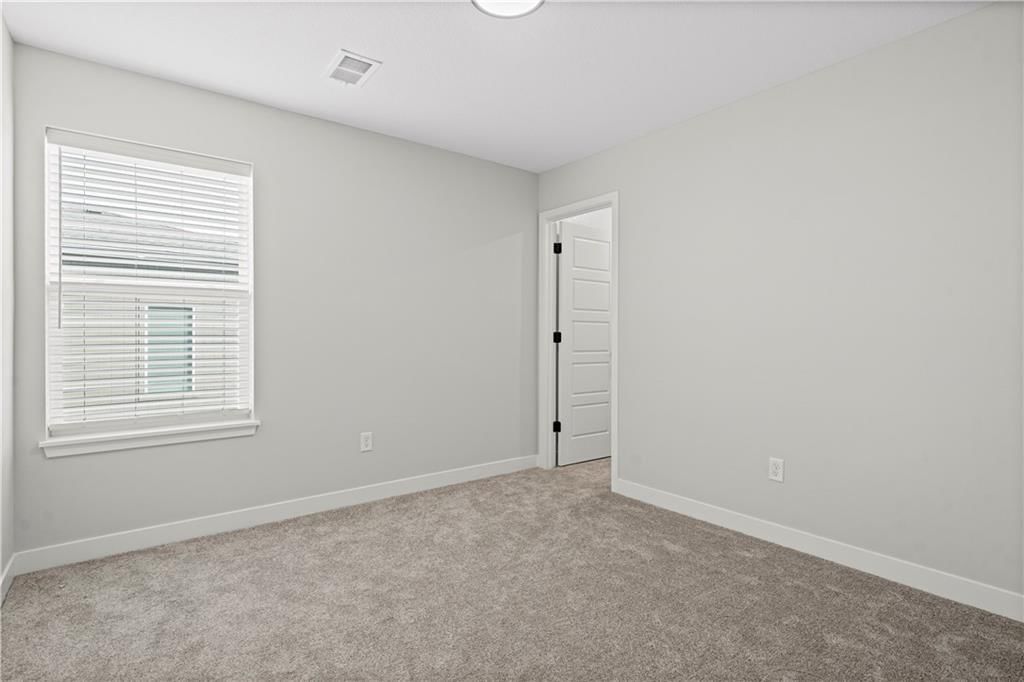 Photo 32 of 41 - 502 Woodview Drive