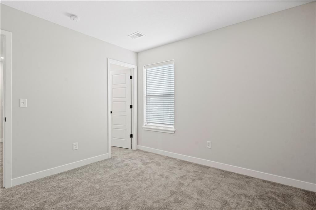 Photo 34 of 41 - 502 Woodview Drive