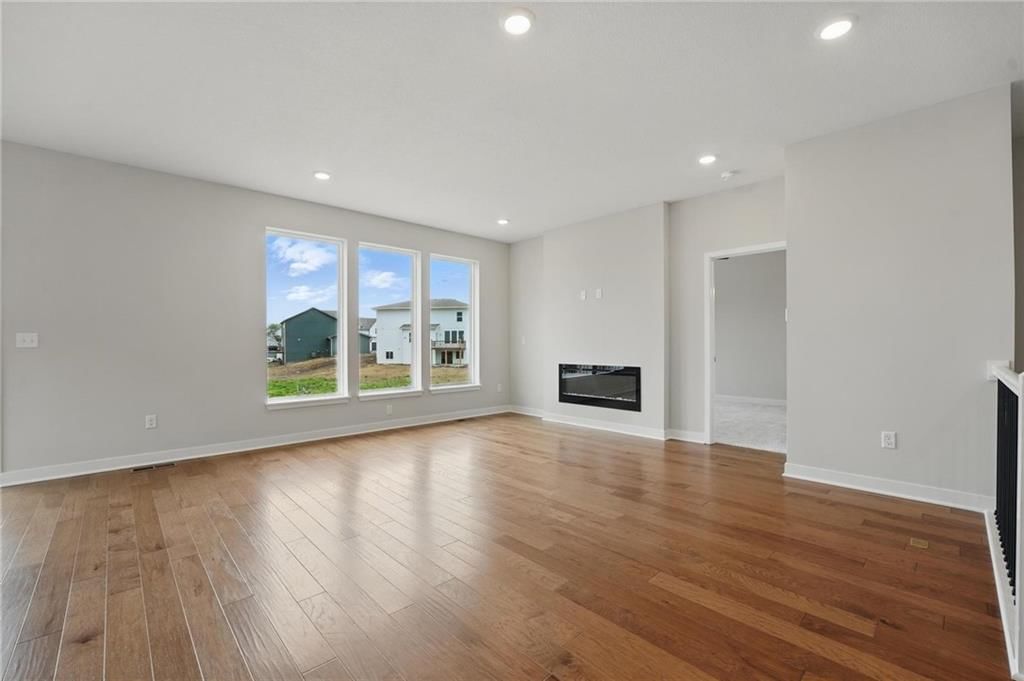 Photo 6 of 26 - 500 Woodview Drive