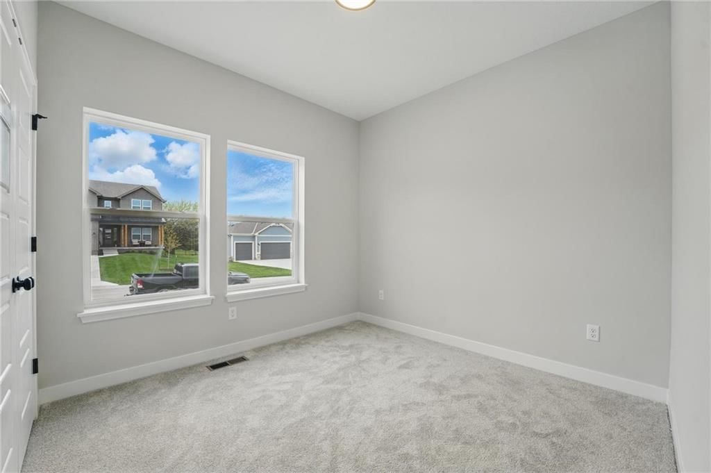 Photo 20 of 26 - 500 Woodview Drive