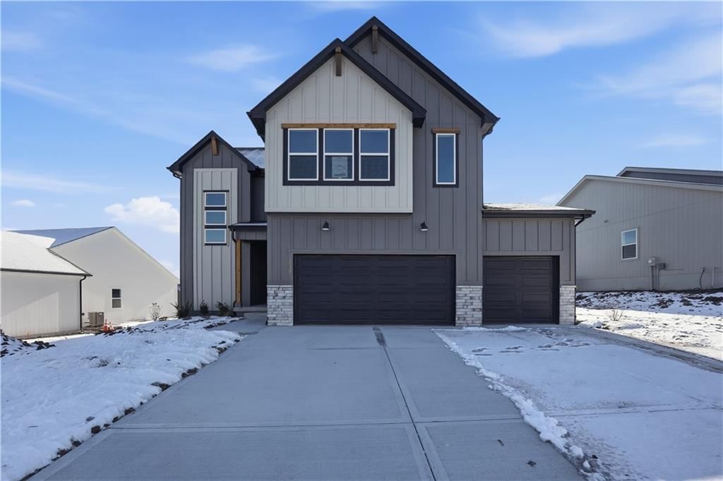 338 Meadowlark Drive, Raymore, MO
