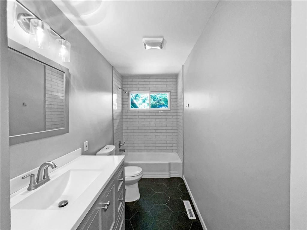 11709 Fremont Avenue — photo 7