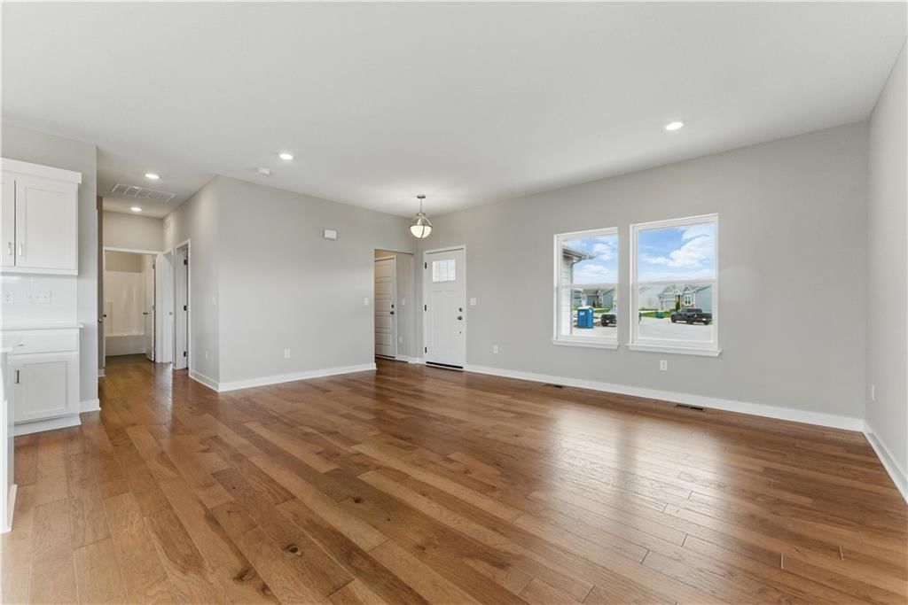 Photo 5 of 25 - 400 Meadowlark Drive