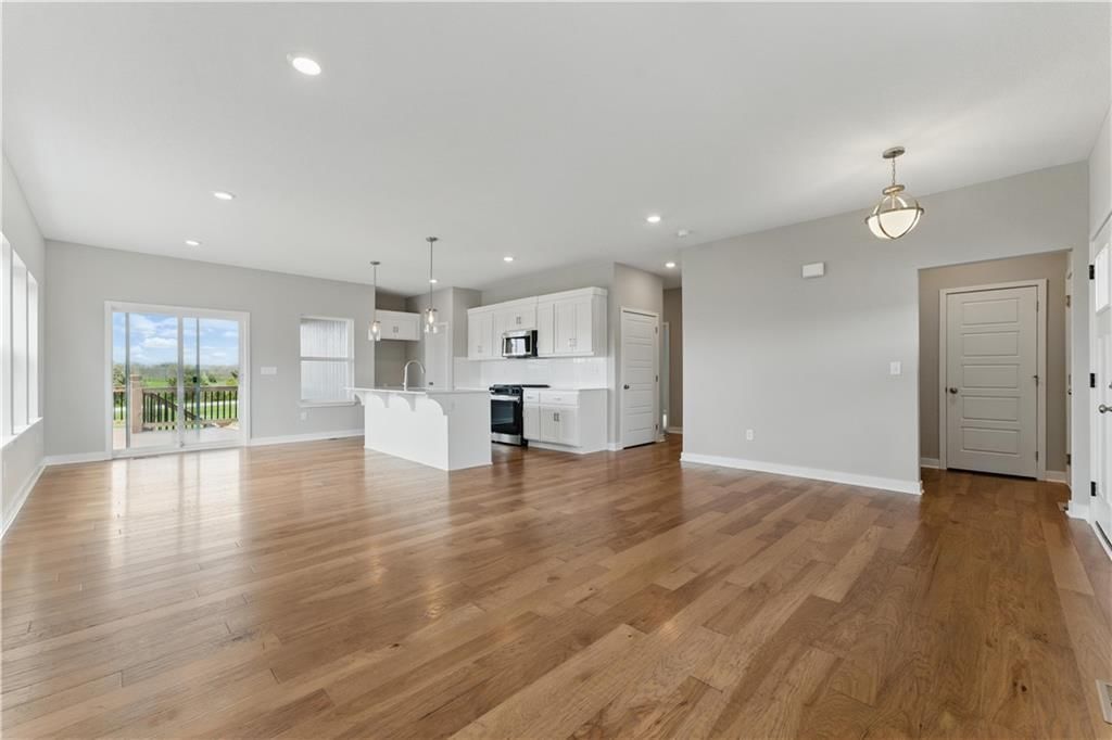 Photo 6 of 25 - 400 Meadowlark Drive