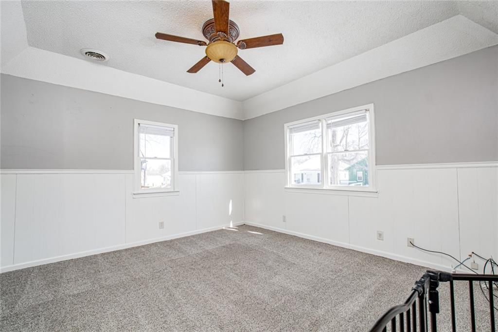 Photo 7 of 23 - 212 S Delaware Street