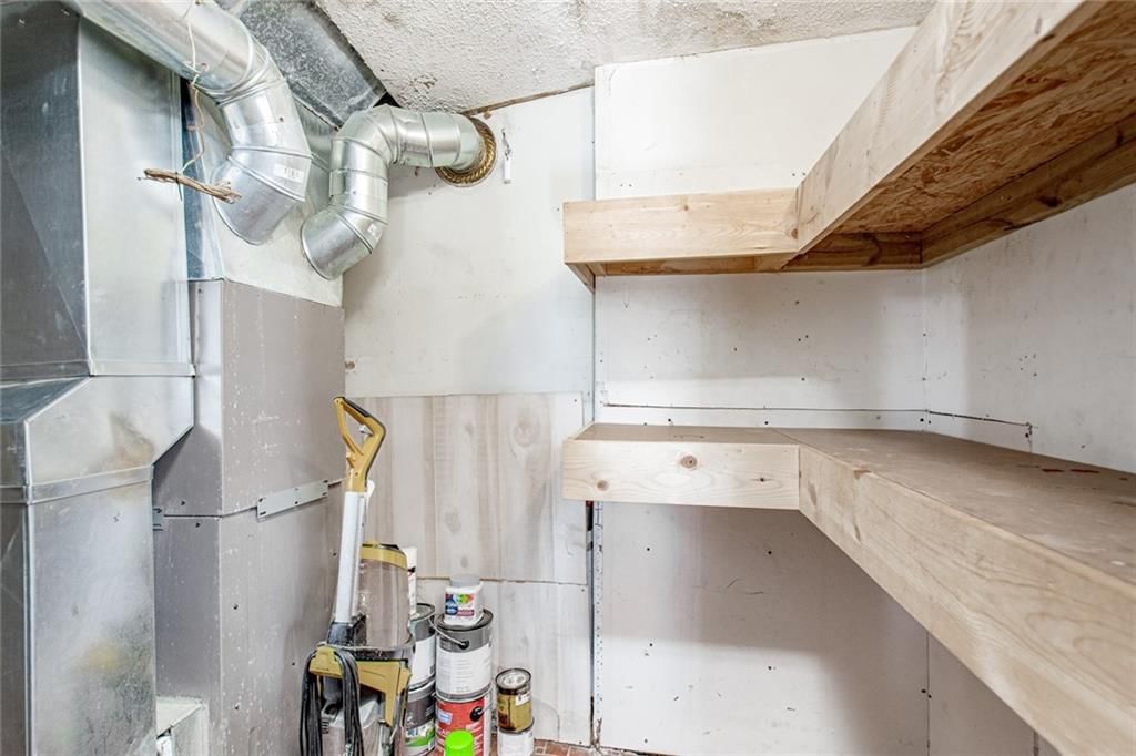 Photo 9 of 23 - 212 S Delaware Street