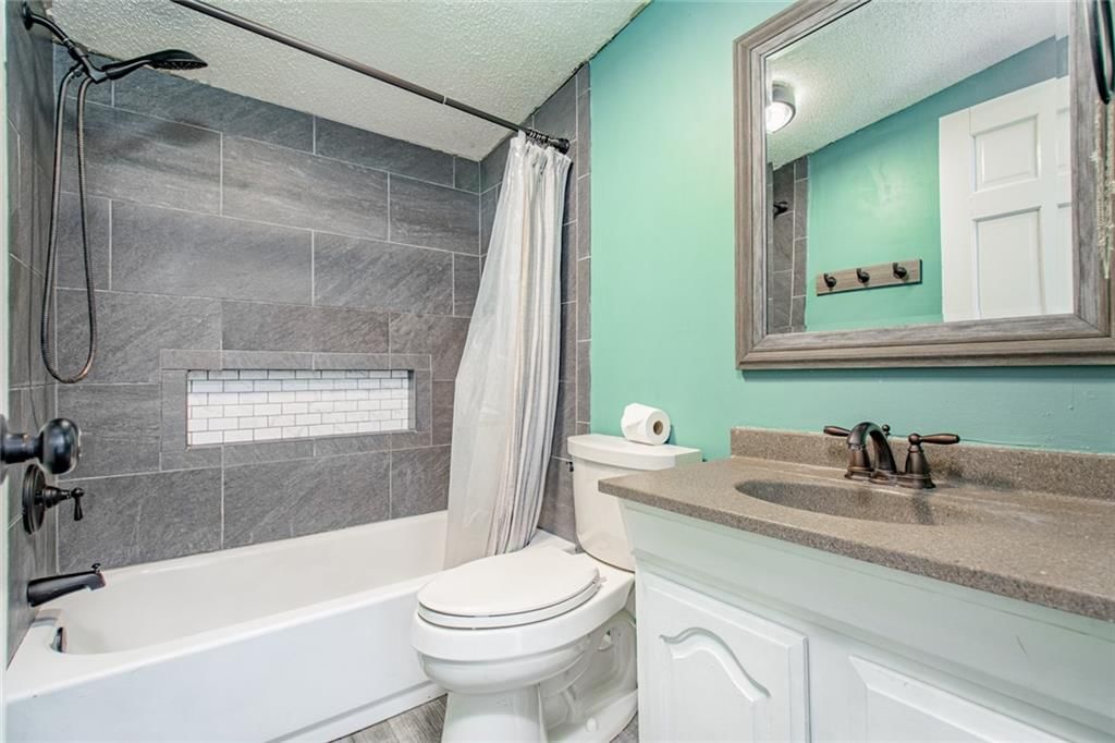 Photo 12 of 23 - 212 S Delaware Street