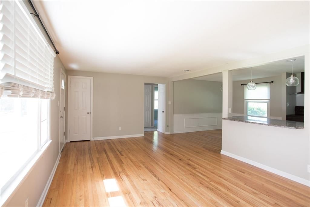 Photo 5 of 39 - 7048 Horton Street