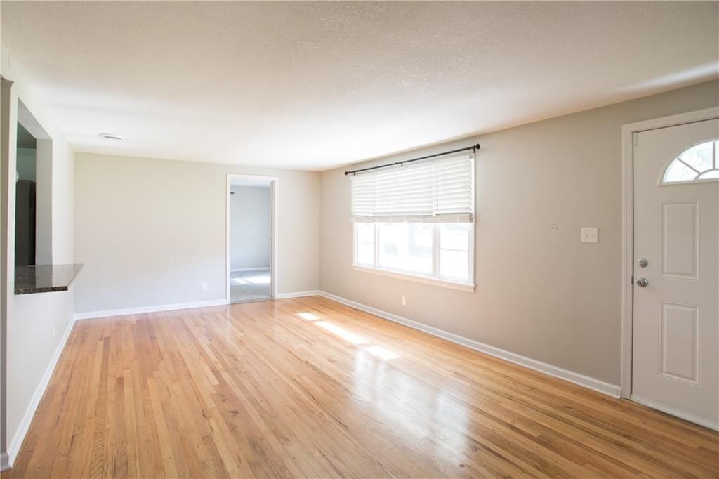 Photo 7 of 39 - 7048 Horton Street