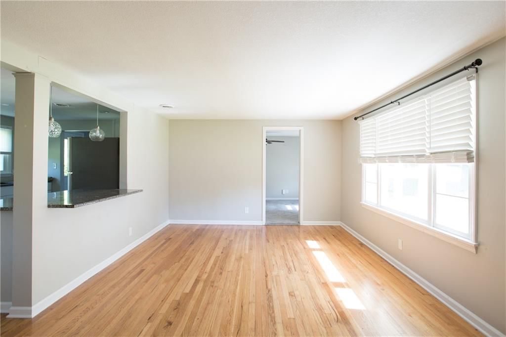 Photo 8 of 39 - 7048 Horton Street