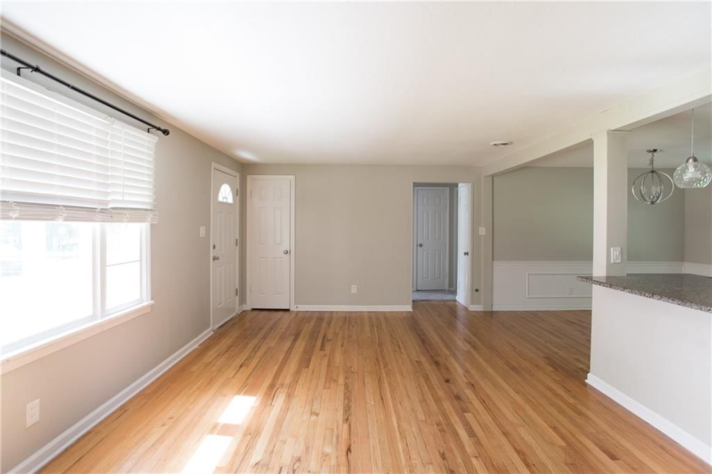 Photo 9 of 39 - 7048 Horton Street