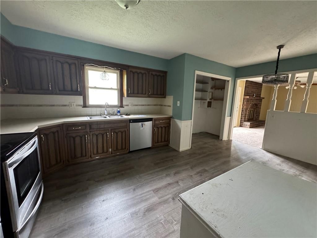 Photo 6 of 17 - 18000 E DAKOTA Drive