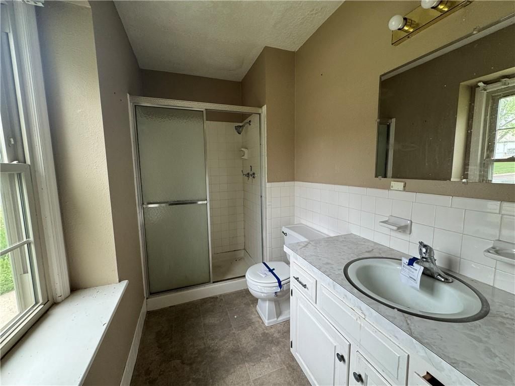 Photo 13 of 17 - 18000 E DAKOTA Drive