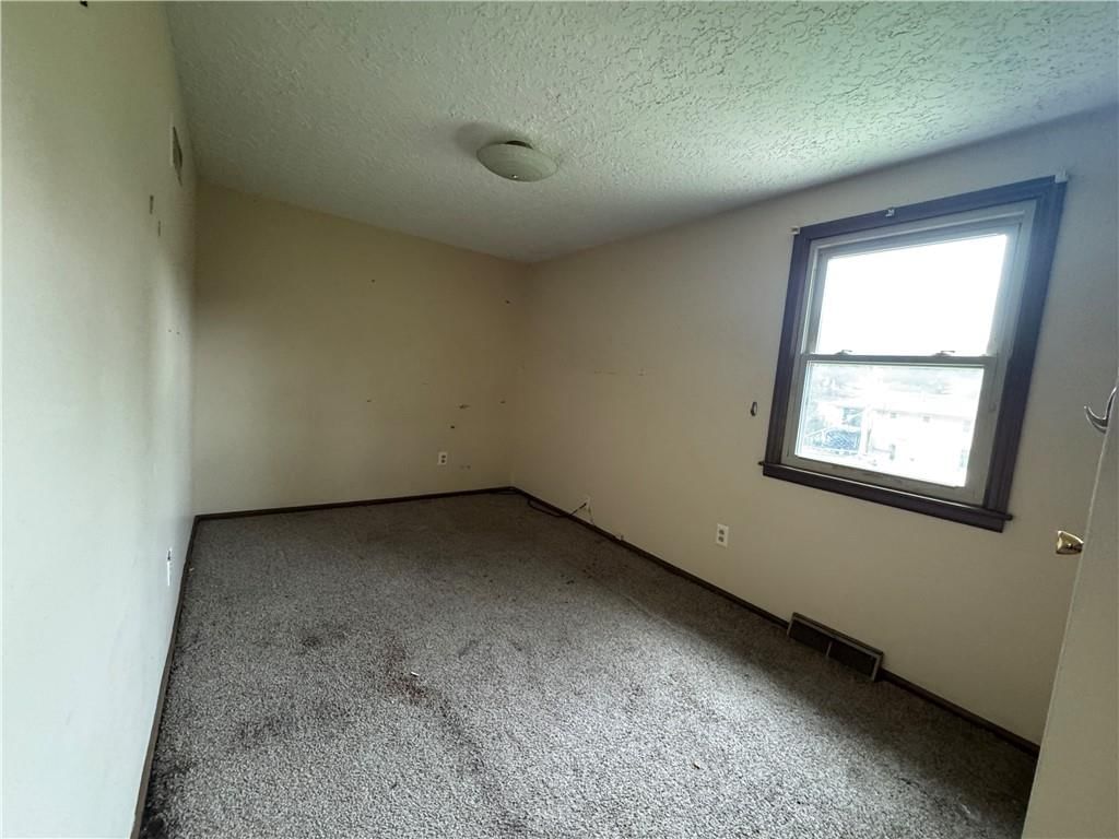 Photo 15 of 17 - 18000 E DAKOTA Drive