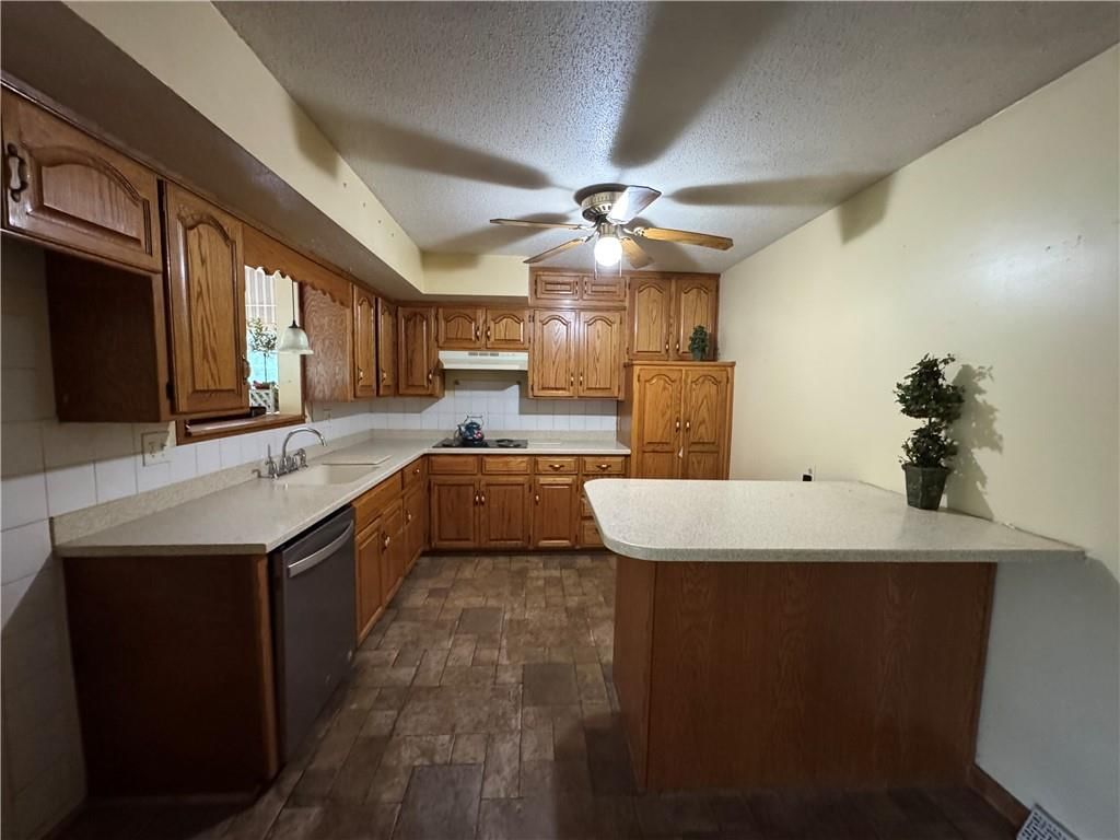 Photo 9 of 21 - 6705 E 140th Place