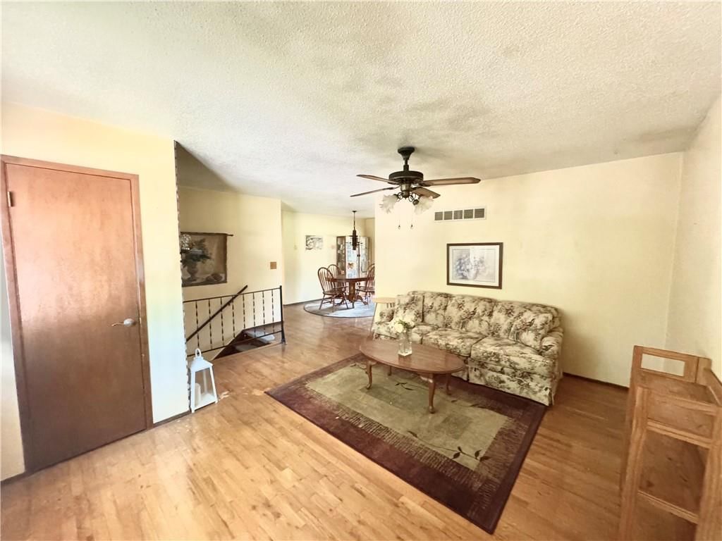 Photo 11 of 21 - 6705 E 140th Place