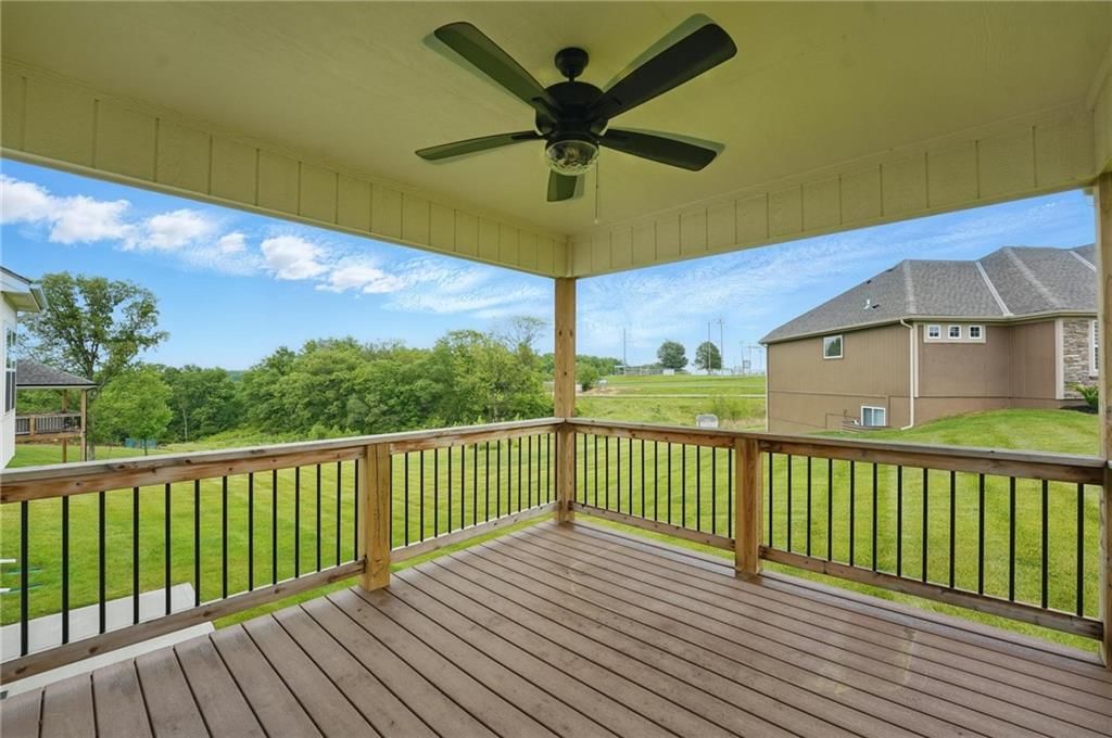 9325 N Poplar Avenue — photo 2